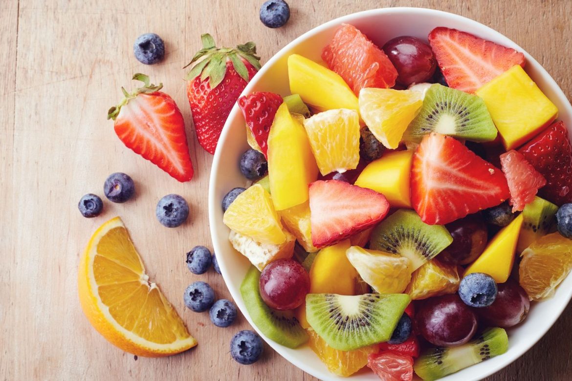 Receta de ensalada refrescante con frutas y nuestro AOVE para combatir el calor
